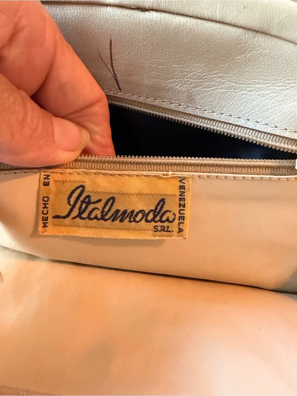 VTG Italmoda Soft Pebbled Leather Crossbody in Light Beige